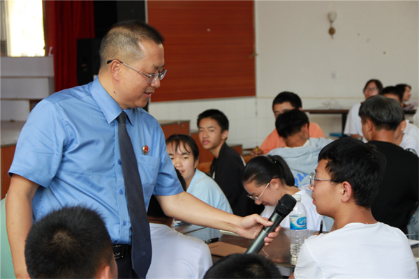 易門縣人民檢察院開展檢察長送法進(jìn)校園上好開學(xué)法治“第一課”